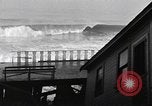 Image vagues dommages riverain de la propriété Redondo Beach California USA, 1940, de la seconde 14 séquences d'archives historiques vidéo 65675046230