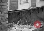 Image vagues dommages riverain de la propriété Redondo Beach California USA, 1940, de la seconde 16 séquences d'archives historiques vidéo 65675046230