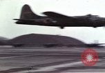 Standbild Memphis Belle summt Airfield United States USA, 1943, aus Sekunde 3 historischem Filmmaterial Videoclip 65675046275