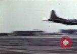 Standbild Memphis Belle summt Airfield United States USA, 1943, aus Sekunde 4 historischem Filmmaterial Videoclip 65675046275