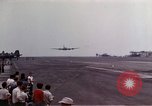 Standbild Memphis Belle summt Airfield United States USA, 1943, aus Sekunde 13 historischem Filmmaterial Videoclip 65675046275