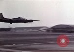 Standbild Memphis Belle summt Airfield United States USA, 1943, aus Sekunde 17 historischem Filmmaterial Videoclip 65675046275
