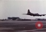 Standbild Memphis Belle summt Airfield United States USA, 1943, aus Sekunde 19 historischem Filmmaterial Videoclip 65675046275
