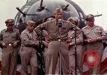 Standbild Memphis Belle Bassingbourn England, 1943, aus Sekunde 42 historischem Filmmaterial Videoclip 65675046276