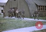 Immagine di B-17 equipaggio briefing Teatro europeo, 1943, secondo 10 filmato di repertorio 65675046289