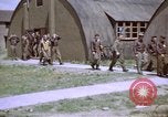 Immagine di B-17 equipaggio briefing Teatro europeo, 1943, secondo 28 filmato di repertorio 65675046289