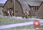 Immagine di B-17 equipaggio briefing Teatro europeo, 1943, secondo 32 filmato di repertorio 65675046289