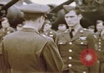 Standbild Memphis Belle crew dekoriert europäische Theater, 1943, aus Sekunde 6 historischem Filmmaterial Videoclip 65675046293
