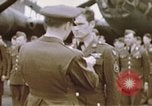 Standbild Memphis Belle crew dekoriert europäische Theater, 1943, aus Sekunde 7 historischem Filmmaterial Videoclip 65675046293