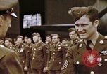 Standbild Memphis Belle crew dekoriert europäische Theater, 1943, aus Sekunde 10 historischem Filmmaterial Videoclip 65675046293