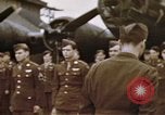 Standbild Memphis Belle crew dekoriert europäische Theater, 1943, aus Sekunde 13 historischem Filmmaterial Videoclip 65675046293