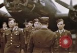 Standbild Memphis Belle crew dekoriert europäische Theater, 1943, aus Sekunde 14 historischem Filmmaterial Videoclip 65675046293