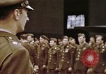 Standbild Memphis Belle crew dekoriert europäische Theater, 1943, aus Sekunde 18 historischem Filmmaterial Videoclip 65675046293