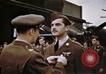 Standbild Memphis Belle crew dekoriert europäische Theater, 1943, aus Sekunde 22 historischem Filmmaterial Videoclip 65675046293