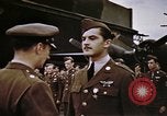 Standbild Memphis Belle crew dekoriert europäische Theater, 1943, aus Sekunde 23 historischem Filmmaterial Videoclip 65675046293