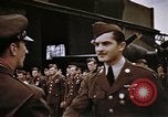 Standbild Memphis Belle crew dekoriert europäische Theater, 1943, aus Sekunde 24 historischem Filmmaterial Videoclip 65675046293