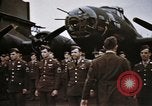 Standbild Memphis Belle crew dekoriert europäische Theater, 1943, aus Sekunde 31 historischem Filmmaterial Videoclip 65675046293
