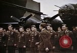 Standbild Memphis Belle crew dekoriert europäische Theater, 1943, aus Sekunde 33 historischem Filmmaterial Videoclip 65675046293