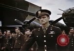 Standbild Memphis Belle crew dekoriert europäische Theater, 1943, aus Sekunde 47 historischem Filmmaterial Videoclip 65675046293