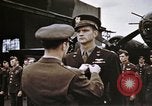 Standbild Memphis Belle crew dekoriert europäische Theater, 1943, aus Sekunde 54 historischem Filmmaterial Videoclip 65675046293