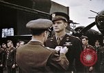 Standbild Memphis Belle crew dekoriert europäische Theater, 1943, aus Sekunde 55 historischem Filmmaterial Videoclip 65675046293