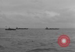 Immagine di US Navy Landing Craft sul D-Day Canale in inglese, 1944, secondo 3 filmato di repertorio 65675046304