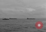 Immagine di US Navy Landing Craft sul D-Day Canale in inglese, 1944, secondo 7 filmato di repertorio 65675046304