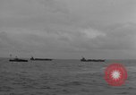 Immagine di US Navy Landing Craft sul D-Day Canale in inglese, 1944, secondo 10 filmato di repertorio 65675046304