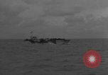 Immagine di US Navy Landing Craft sul D-Day Canale in inglese, 1944, secondo 13 filmato di repertorio 65675046304