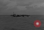 Immagine di US Navy Landing Craft sul D-Day Canale in inglese, 1944, secondo 14 filmato di repertorio 65675046304