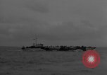 Immagine di US Navy Landing Craft sul D-Day Canale in inglese, 1944, secondo 21 filmato di repertorio 65675046304