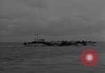 Immagine di US Navy Landing Craft sul D-Day Canale in inglese, 1944, secondo 22 filmato di repertorio 65675046304