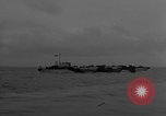 Immagine di US Navy Landing Craft sul D-Day Canale in inglese, 1944, secondo 24 filmato di repertorio 65675046304