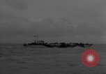 Immagine di US Navy Landing Craft sul D-Day Canale in inglese, 1944, secondo 27 filmato di repertorio 65675046304