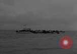 Immagine di US Navy Landing Craft sul D-Day Canale in inglese, 1944, secondo 29 filmato di repertorio 65675046304