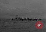 Immagine di US Navy Landing Craft sul D-Day Canale in inglese, 1944, secondo 30 filmato di repertorio 65675046304