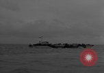 Immagine di US Navy Landing Craft sul D-Day Canale in inglese, 1944, secondo 31 filmato di repertorio 65675046304
