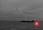 Immagine di US Navy Landing Craft sul D-Day Canale in inglese, 1944, secondo 34 filmato di repertorio 65675046304