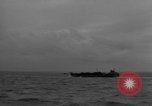 Immagine di US Navy Landing Craft sul D-Day Canale in inglese, 1944, secondo 37 filmato di repertorio 65675046304
