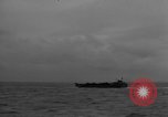 Immagine di US Navy Landing Craft sul D-Day Canale in inglese, 1944, secondo 39 filmato di repertorio 65675046304