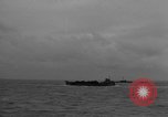 Immagine di US Navy Landing Craft sul D-Day Canale in inglese, 1944, secondo 42 filmato di repertorio 65675046304