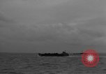 Immagine di US Navy Landing Craft sul D-Day Canale in inglese, 1944, secondo 44 filmato di repertorio 65675046304