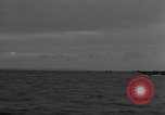 Immagine di US Navy Landing Craft sul D-Day Canale in inglese, 1944, secondo 46 filmato di repertorio 65675046304