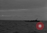 Immagine di US Navy Landing Craft sul D-Day Canale in inglese, 1944, secondo 54 filmato di repertorio 65675046304