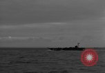 Immagine di US Navy Landing Craft sul D-Day Canale in inglese, 1944, secondo 56 filmato di repertorio 65675046304