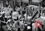 Immagine di Noi 1 soldati di fanteria a bordo delle navi ancorate in Inghilterra prima di D-Day Weymouth Inghilterra, 1944, secondo 7 filmato di repertorio 65675046308