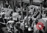 Immagine di Noi 1 soldati di fanteria a bordo delle navi ancorate in Inghilterra prima di D-Day Weymouth Inghilterra, 1944, secondo 8 filmato di repertorio 65675046308