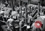 Immagine di Noi 1 soldati di fanteria a bordo delle navi ancorate in Inghilterra prima di D-Day Weymouth Inghilterra, 1944, secondo 11 filmato di repertorio 65675046308