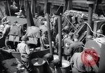 Immagine di Noi 1 soldati di fanteria a bordo delle navi ancorate in Inghilterra prima di D-Day Weymouth Inghilterra, 1944, secondo 14 filmato di repertorio 65675046308
