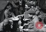 Immagine di Noi 1 soldati di fanteria a bordo delle navi ancorate in Inghilterra prima di D-Day Weymouth Inghilterra, 1944, secondo 30 filmato di repertorio 65675046308
